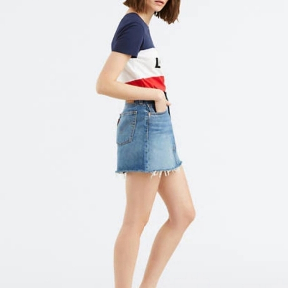 Levi’s Deconstructed Dark Wash Blue Denim Mini Skirt Raw Hem Women's Size 8 EUC - Picture 15 of 16